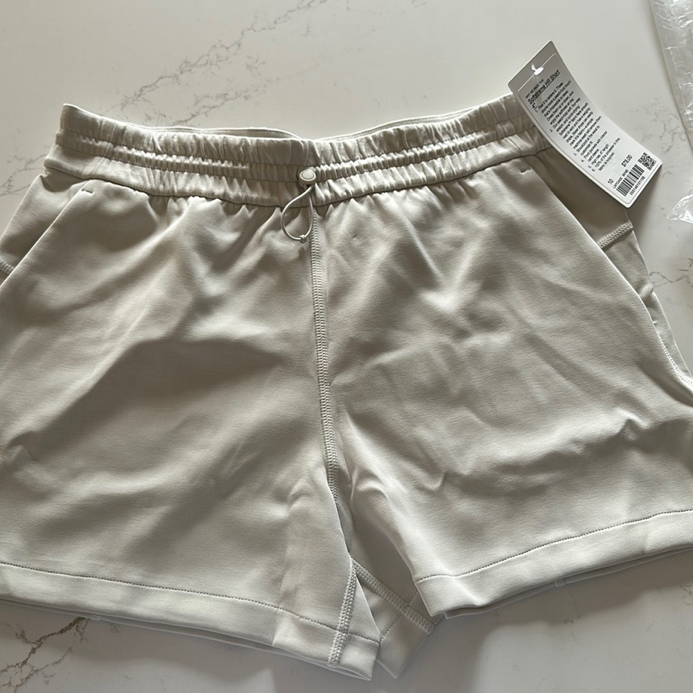 NWT Lululemon Softsreme HR Short size 10